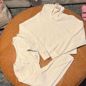 ALO Yoga Cream Ribbed Lounge Set